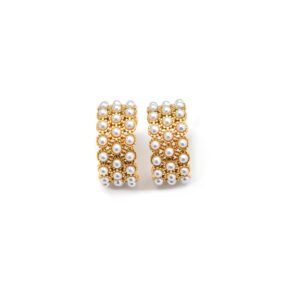Vintage INS-style pearl earrings with a high-end vibe